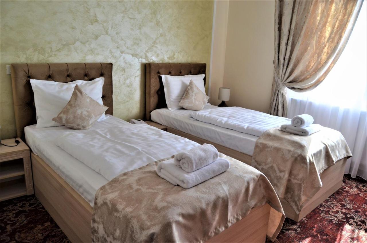 Pensiunea Romeo Resort Focşani Esterno foto