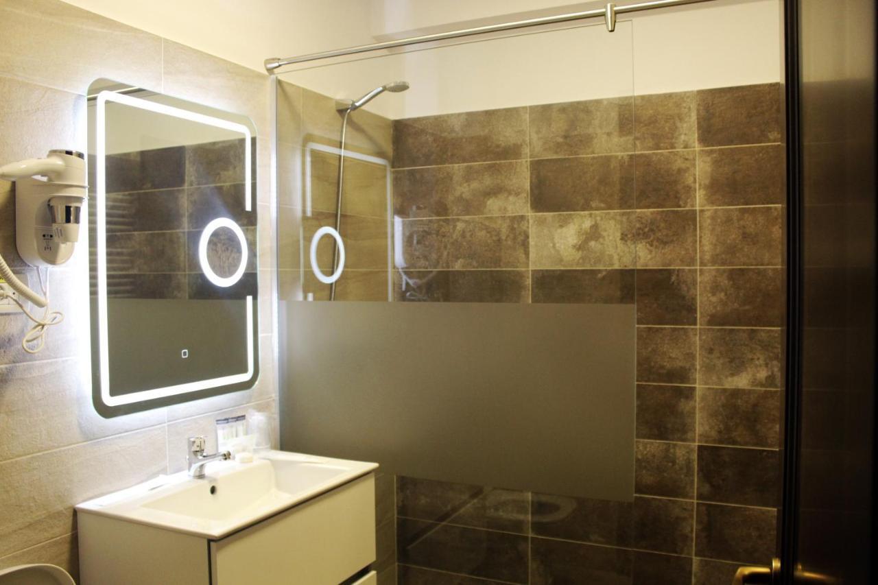 Pensiunea Romeo Resort Focşani Esterno foto