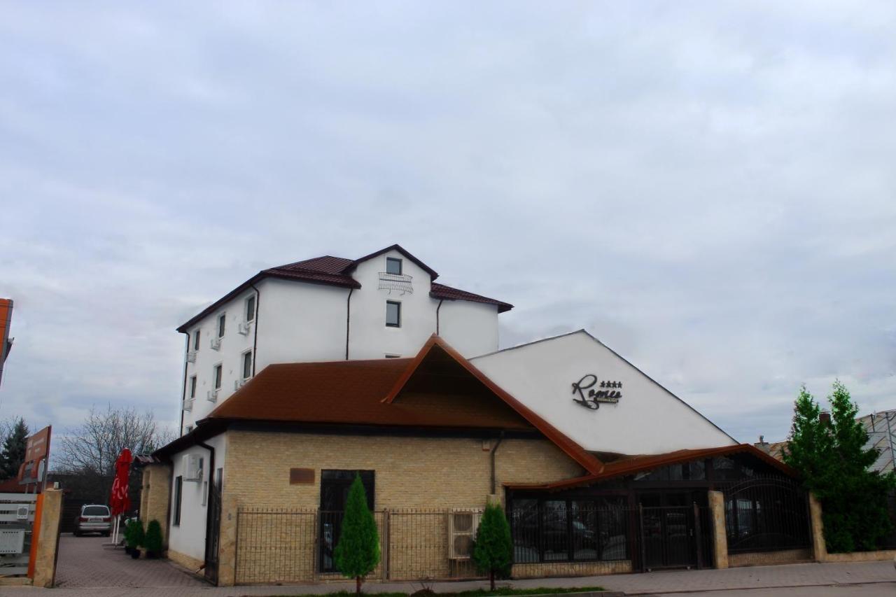 Pensiunea Romeo Resort Focşani Esterno foto